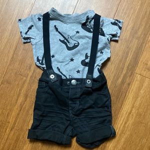 H & M Rock & Roll Guitar Print Black Shorts w Suspenders 6-9 Months